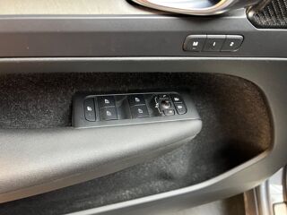 XC40 2.0 D4 190 INSCRIPTION AWD GEARTRONIC BVA // TOIT OUVRANT // 2019 occasion 33320 Eysines