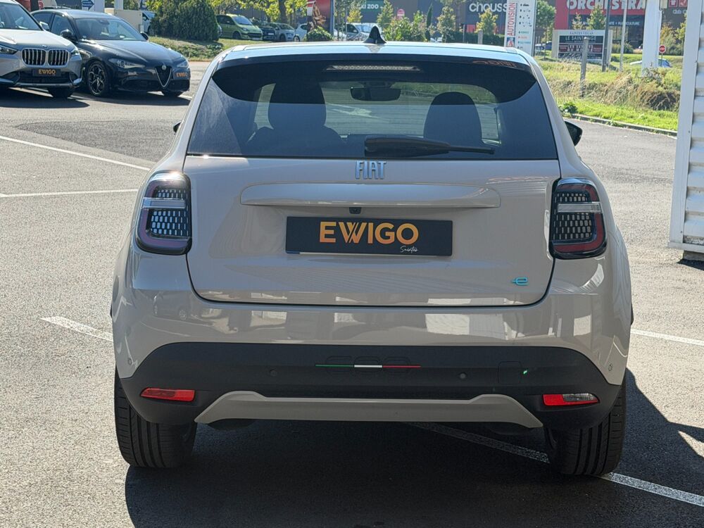 Fiat 600 ELECTRIC 155ch 54KWH LA-PRIMA BVA / SOH 95% / CARPLAY / SIEG 2024 occasion 17100 Saintes