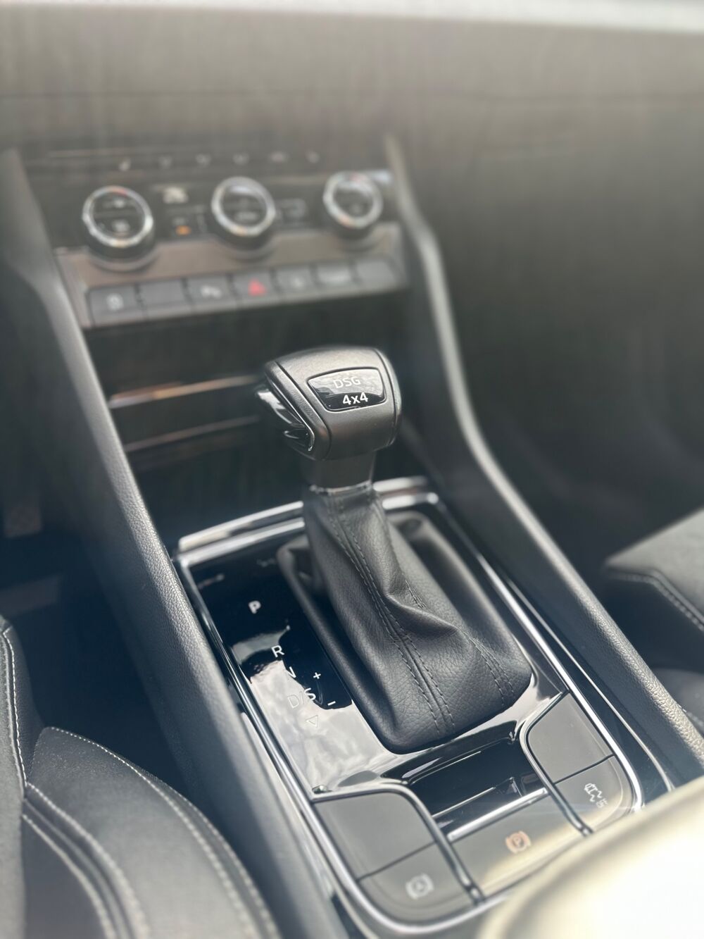 Karoq 2.0 TDI 150 SCR STYLE 4X4 DSG BVA 2019 occasion 25000 Besan&ccedil;on