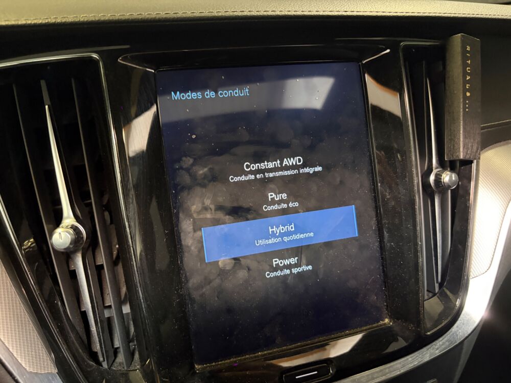 V60 2.0 T8 303 ch + 87 ELEC TWIN-ENGINE HYBRID INSCRIPTION LUXE 2020 occasion 78125 Gazeran