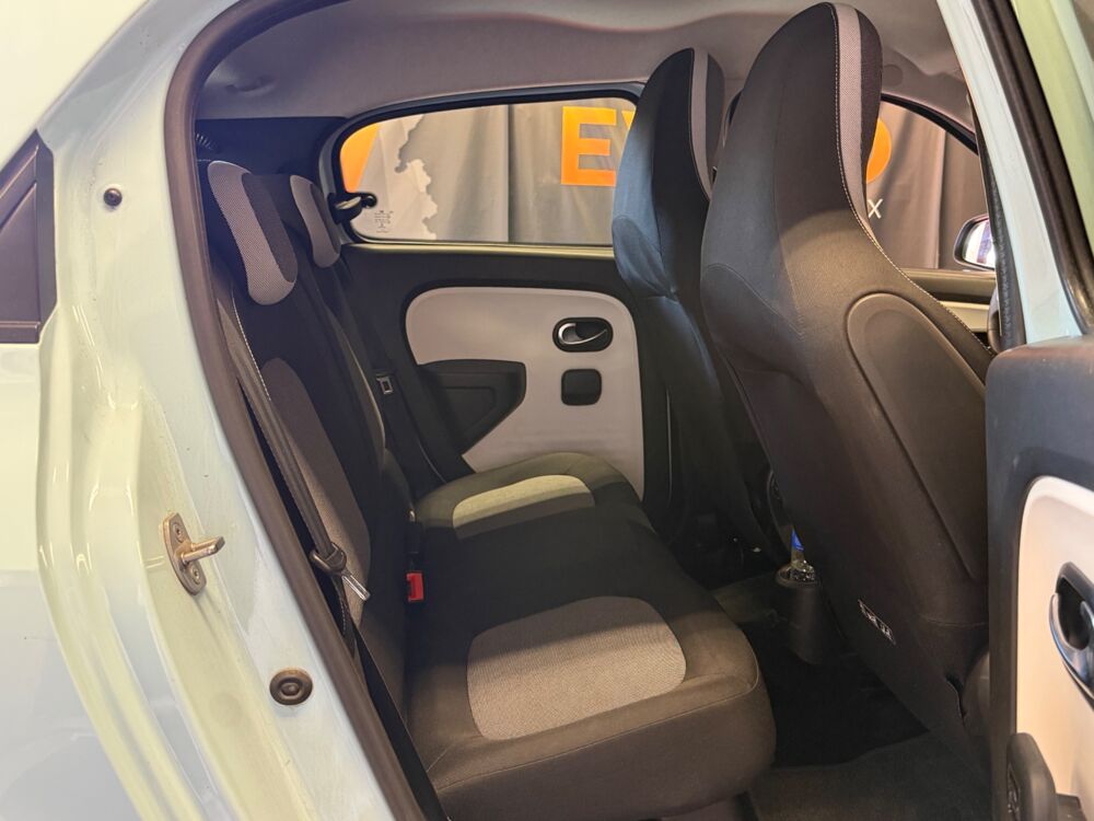 Twingo 1.0 SCE 70 CH COSMIC 2018 occasion 24750 Tr&eacute;lissac
