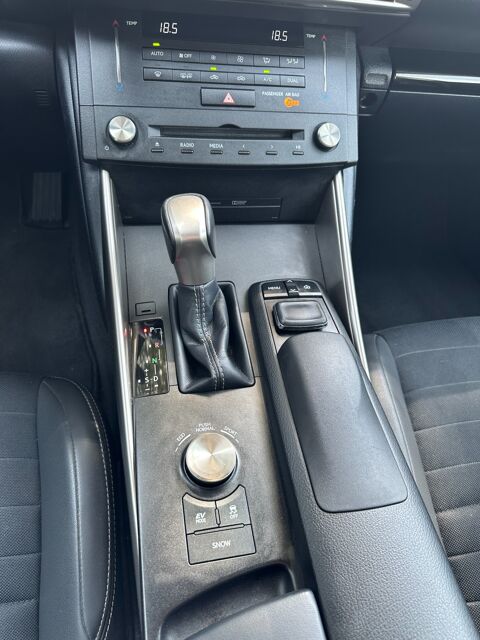 IS 300H 2.5 223 CH / PACK + / SUIVI LEXUS - CAMERA - GPS - REGU 2014 occasion 44220 Cou&euml;ron