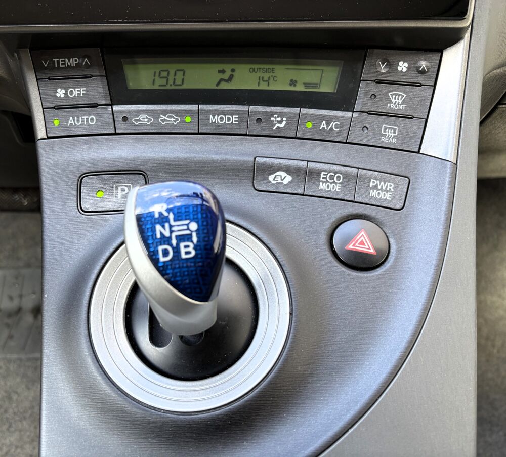 Prius 1.8 136H 100 ch HYBRID FULL-HYBRID BVA - &Eacute;CRAN TACTILE - CAR 2010 occasion 77700 Serris