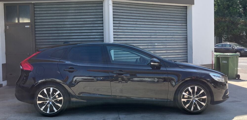 V40 II (2) 1.5 T2 122 MOMENTUM GEARTRONIC 6 + CARPLAY + TOIT PAN 2018 occasion 54000 Nancy