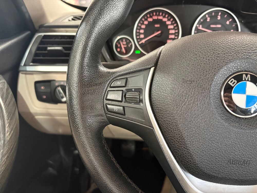 S&eacute;rie 3 2.0 318 D 150 CH LUXURY / TOIT OUVRANT / RADARS AV & AR / SI 2016 occasion 29000 Quimper