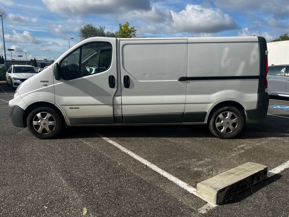 Trafic FOURGON 2.5 DCI 145 CH L2H1 EXTRA BVA / DISTRIBUTION FAITE 2010 occasion 47000 Agen