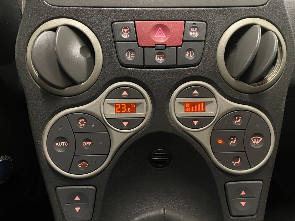 Panda FIAT PANDA 4X4 1.3 MULTIJET 16v 70ch CLIMBING - TOIT OUVRANT 2006 occasion 69400 Arnas