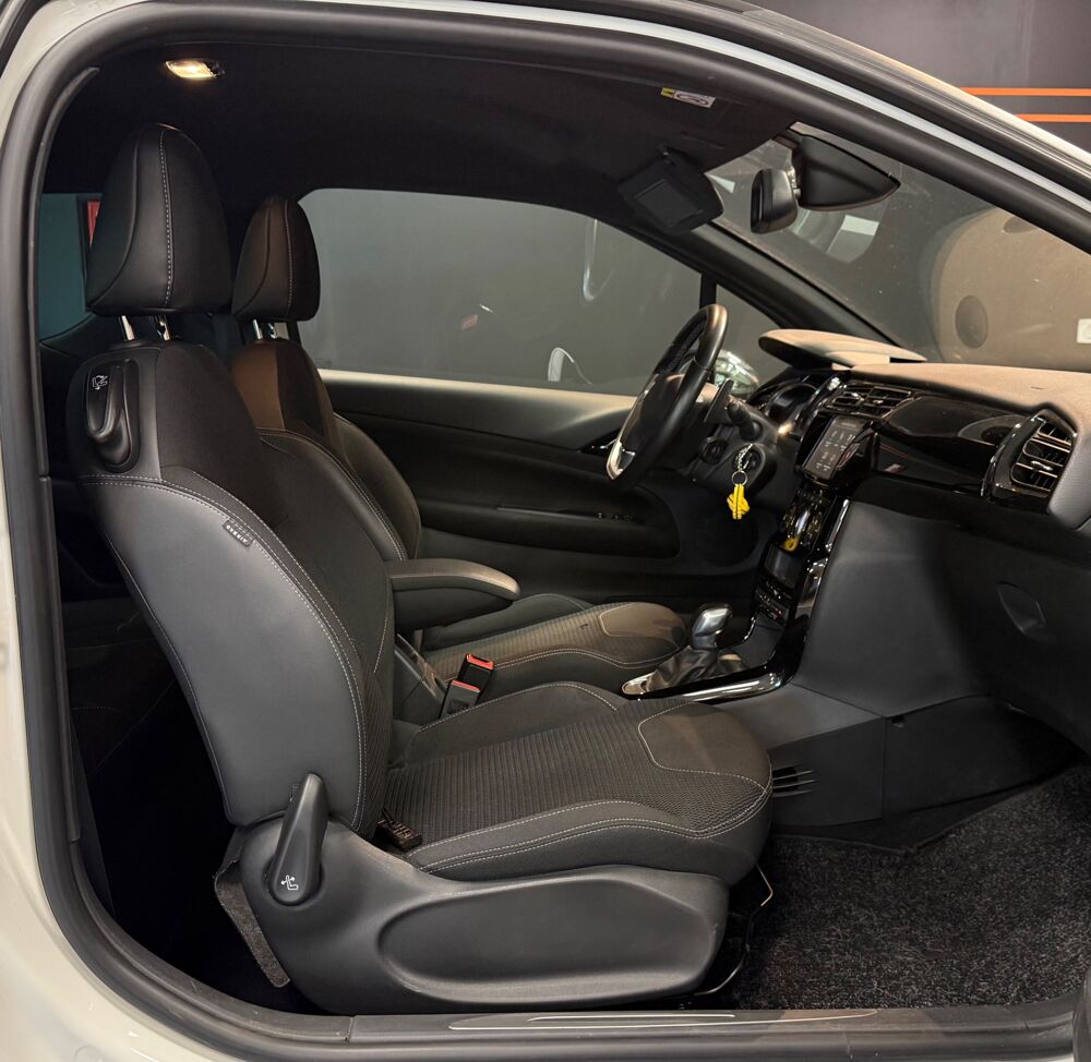 DS3 1.2 PURETECH 110ch Connected Chic / DISTRIBUTION NEUVE 2018 occasion 25300 Pontarlier