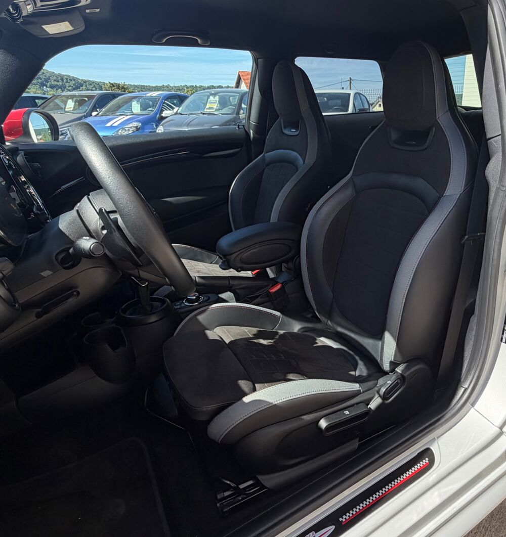 Cooper III (2) (F56) HATCH 2.0 JCW 231 BVA8 JCW + SI&Egrave;GES AV CHAUFFA 2021 occasion 54000 Nancy