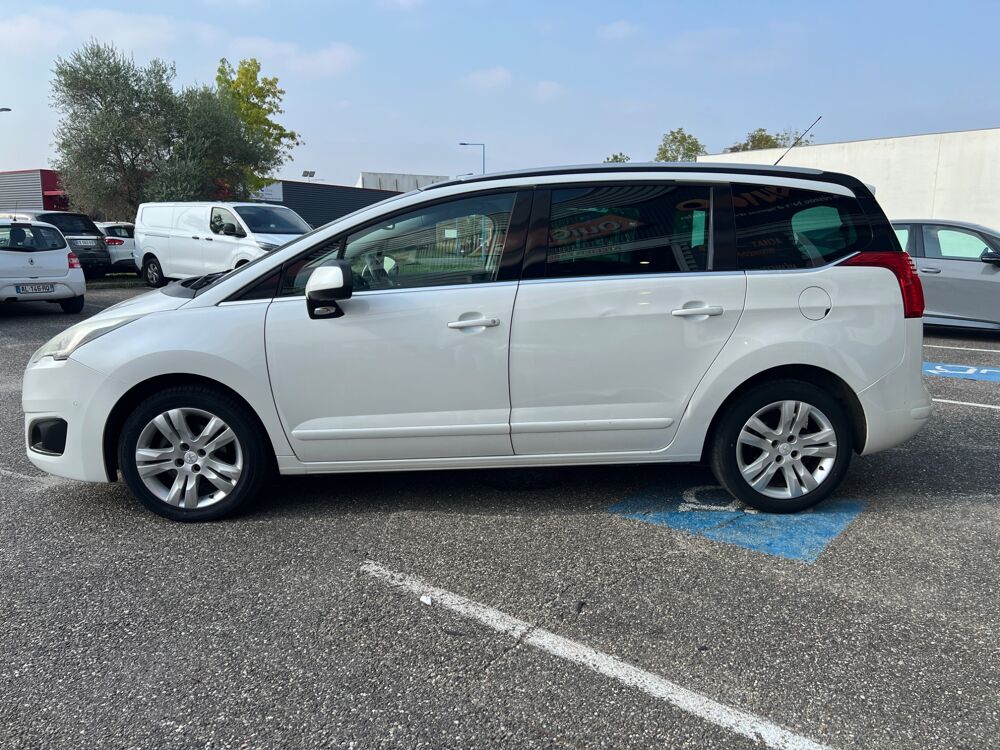 5008 GENERATION-I 1.6 HDI 115 CH ALLURE / 7 PLACES 2014 occasion 47000 Agen