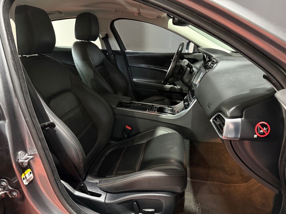 XE 2.0 D 180 PRESTIGE BVA / CAM&Eacute;RA DE RECUL 2018 occasion 29000 Quimper
