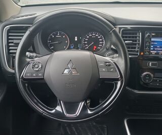 Outlander 2.2 DID 150 INTENSE NAVI 2WD 5 places 2017 occasion 33210 Maz&egrave;res