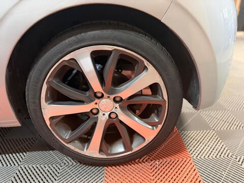 208 GENERATION-I 1.6 E-HDI 115 CH FELINE-TOIT PANO-BLUETOOTH 2013 occasion 60740 Saint-Maximin