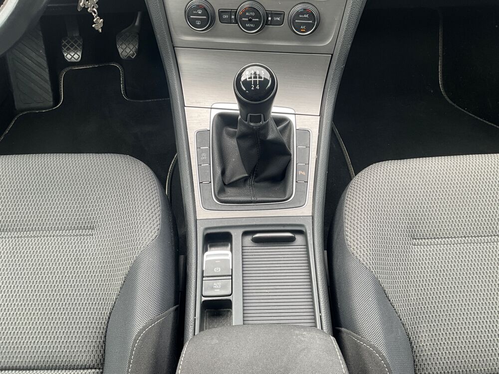 Golf BREAK 1.6 TDI 110 ch BLUEMOTION CONFORT LINE BUSINESS / CLIM 2016 occasion 17000 La Rochelle