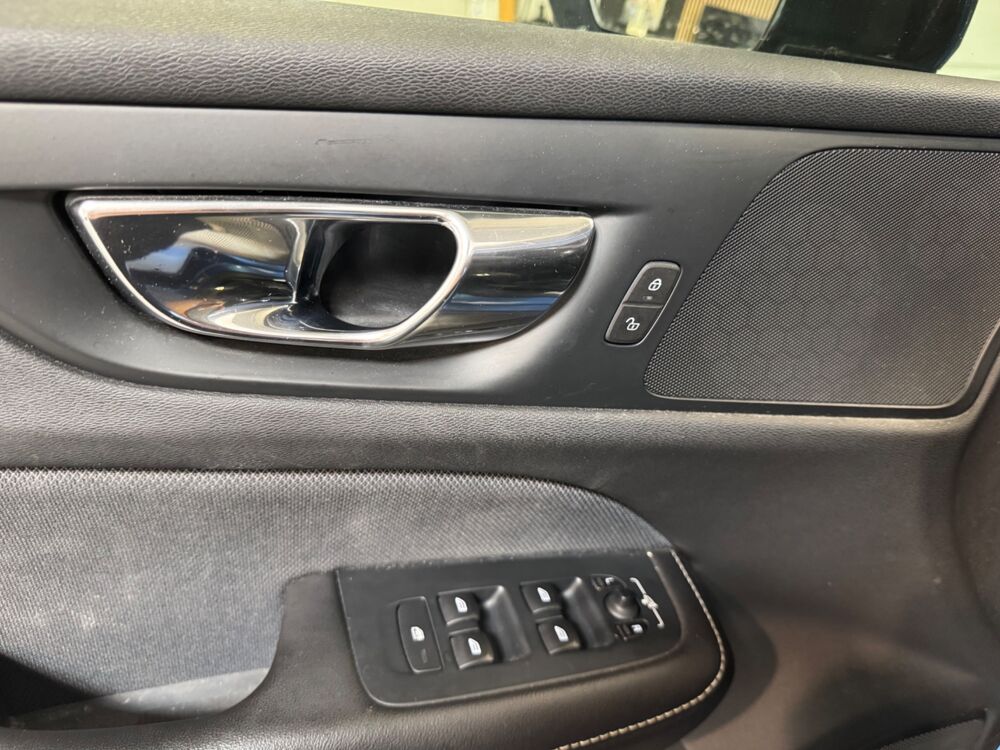 V60 2.0 T8 390ch TWIN-ENGINE PHEV HYBRID R-DESIGN AWD GEARTRONIC 2019 occasion 78125 Gazeran