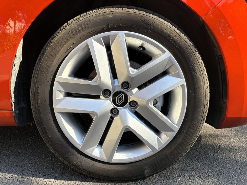 Clio 1.6 E-TECH FULL HYBRID 145 ch EVOLUTION – 1&Egrave;RE MAIN – CARPLA 2025 occasion 77700 Serris