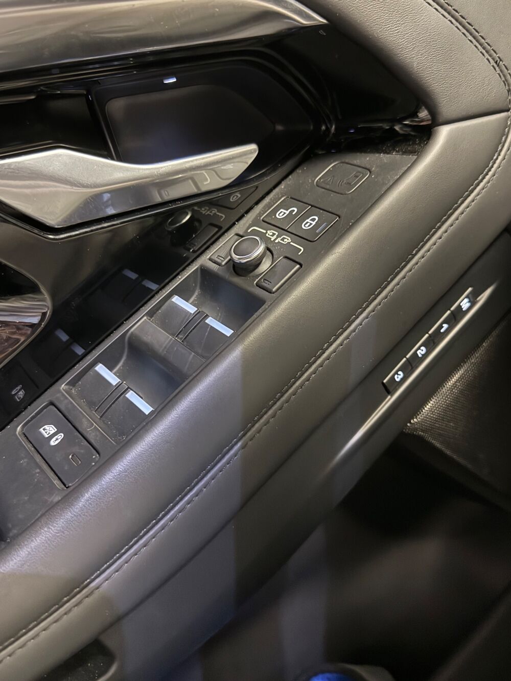 Range Rover Evoque 1.5 P300E 309 Ch 200 PHEV HYBRID 15KWH 4WD BVA APPLE CARPLAY 2020 occasion 24750 Tr&eacute;lissac