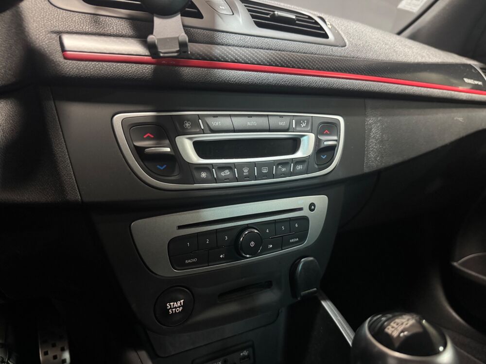 M&eacute;gane COUPE 2.0 275 CH RS TROPHY / RS MONITOR / RECARO / KEYLESS / 2014 occasion 29000 Quimper