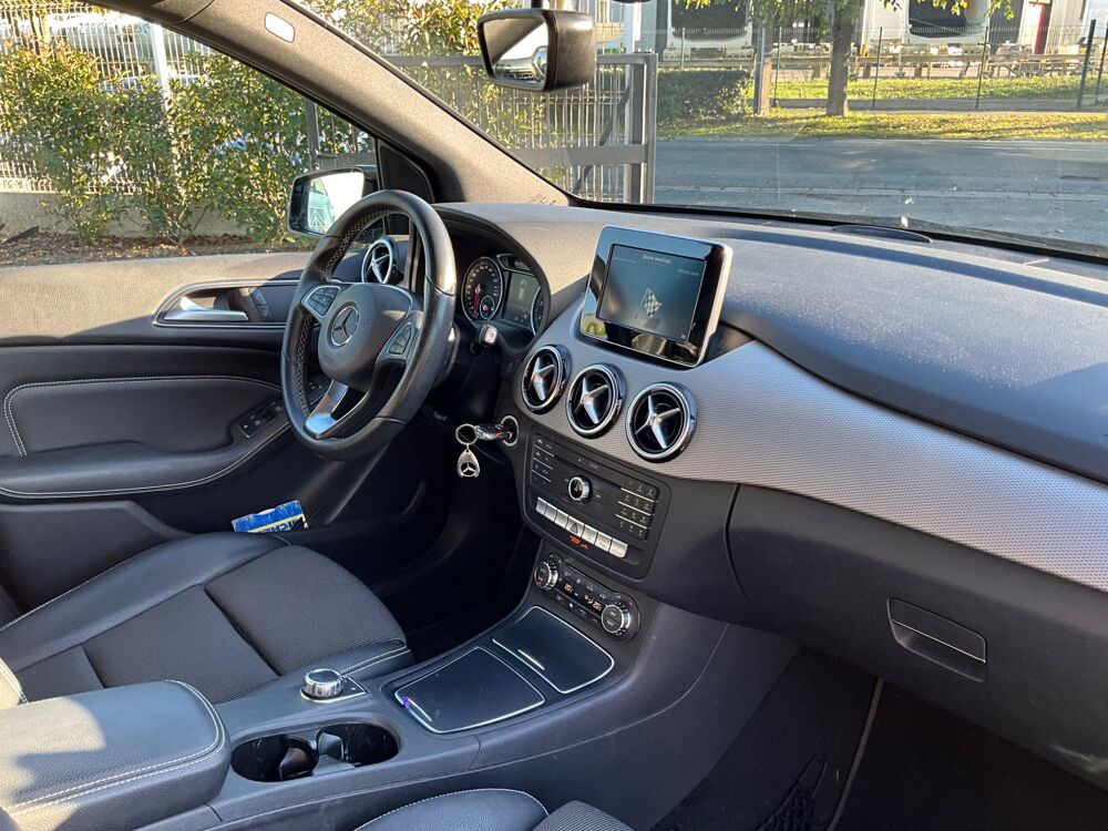 Classe B 1.6 180 120 SENSATION 7G-DCT BVA / ENTRETIENS MERCEDES / CAM 2017 occasion 17000 La Rochelle