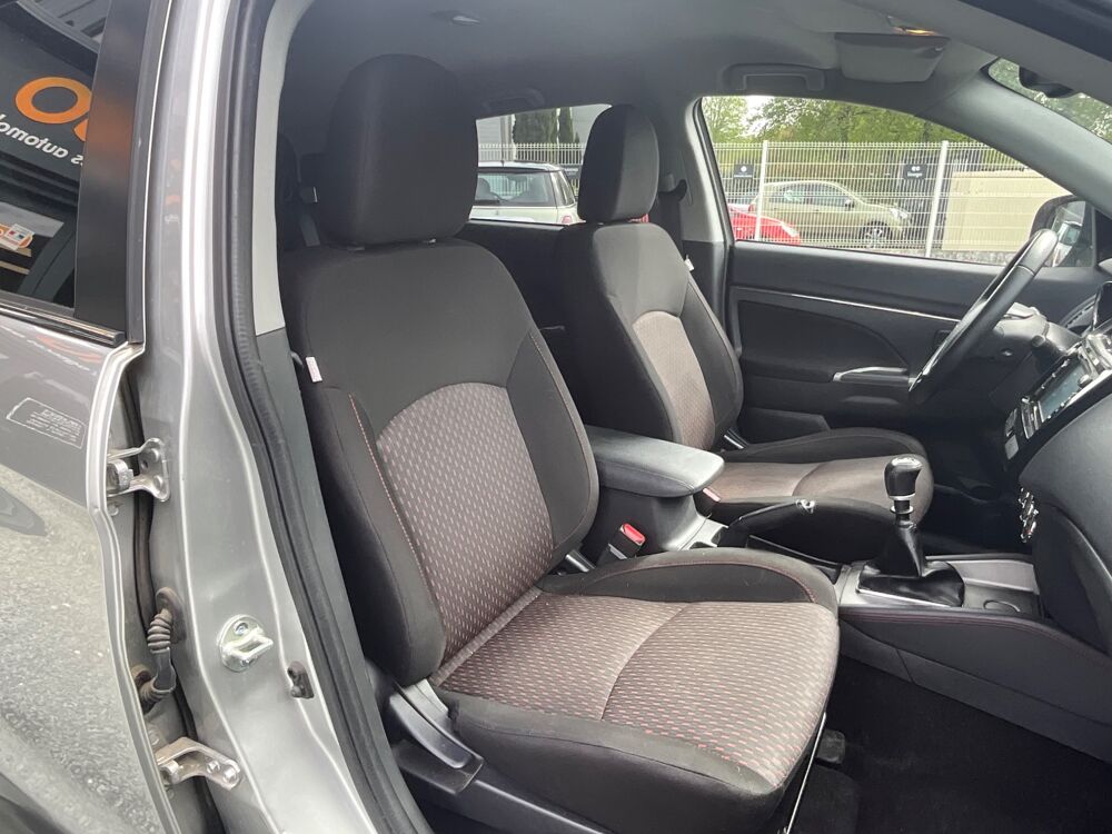 Asx 1.6 DID 115CH BLACK COLLECTION / CARPLAY / NAVIGATION / ATTE 2018 occasion 17000 La Rochelle