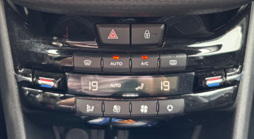 208 1.5 BLUEHDI 100 CH ACTIVE - Carplay - Radar- Entretien Compl 2018 occasion 44220 Cou&euml;ron