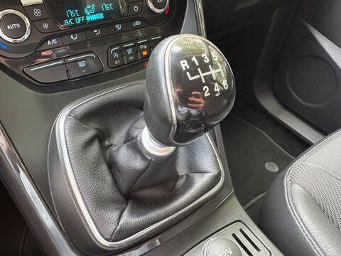 Kuga 2.0 TDCI 150ch TITANIUM 4X2 START-STOP / ATTELAGE - RADAR AV 2016 occasion 76150 Saint-Jean-du-Cardonnay
