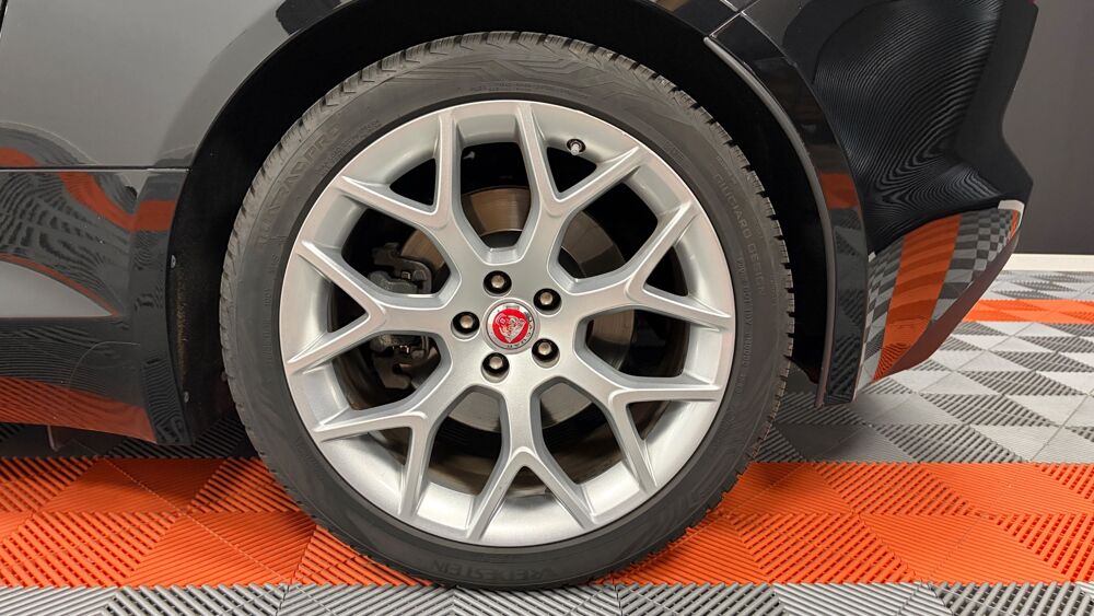 F-Type COUPE V6 3.0 SURALIMENTE 340ch BVA8 2015 occasion 34430 Saint-Jean-de-V&eacute;das