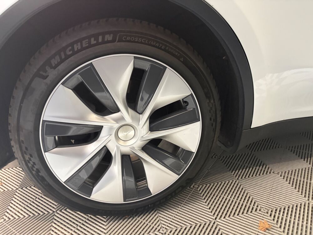 Model Y STANDARD 255 ch 60KWH RWD - AUTOPILOT - TOIT PANORAMIQUE - A 2022 occasion 78125 Gazeran