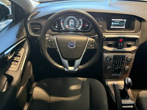 V40 D2 2.0 120 ch MOMENTUM &Ouml;VERSTA EDITION 2015 occasion 65290 Juillan