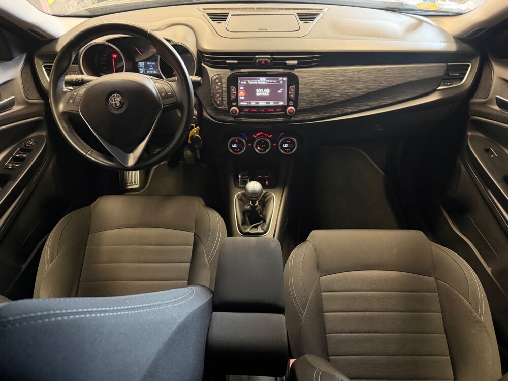Giulietta 1.6 JTDM 120 Ch BUSINESS START-STOP 2017 occasion 24750 Tr&eacute;lissac