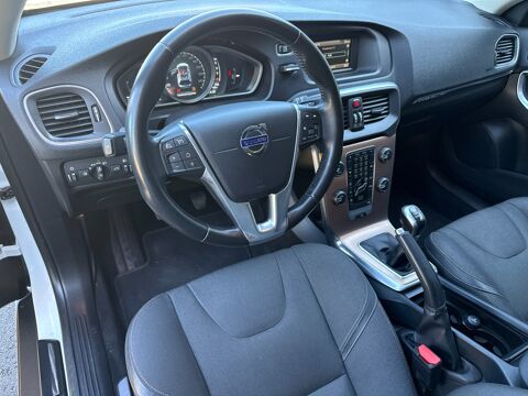 V40 D2 2.0 120 ch MOMENTUM &Ouml;VERSTA EDITION 2015 occasion 65290 Juillan