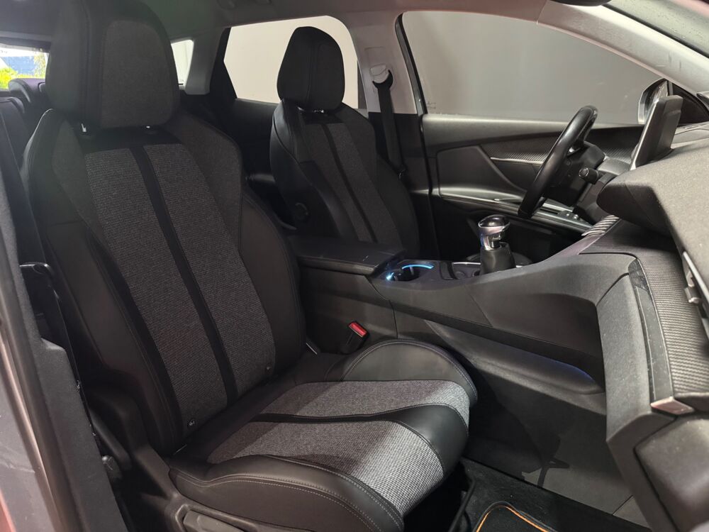 3008 GENERATION-II 1.6 120 CH ALLURE / CAMERA 360 / CARPLAY / COU 2017 occasion 29000 Quimper