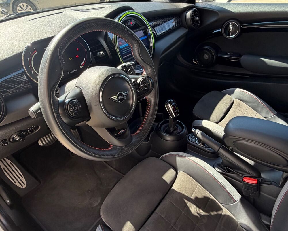 Cooper III (2) (F56) HATCH 2.0 JCW 231 BVA8 JCW + SI&Egrave;GES AV CHAUFFA 2021 occasion 54000 Nancy