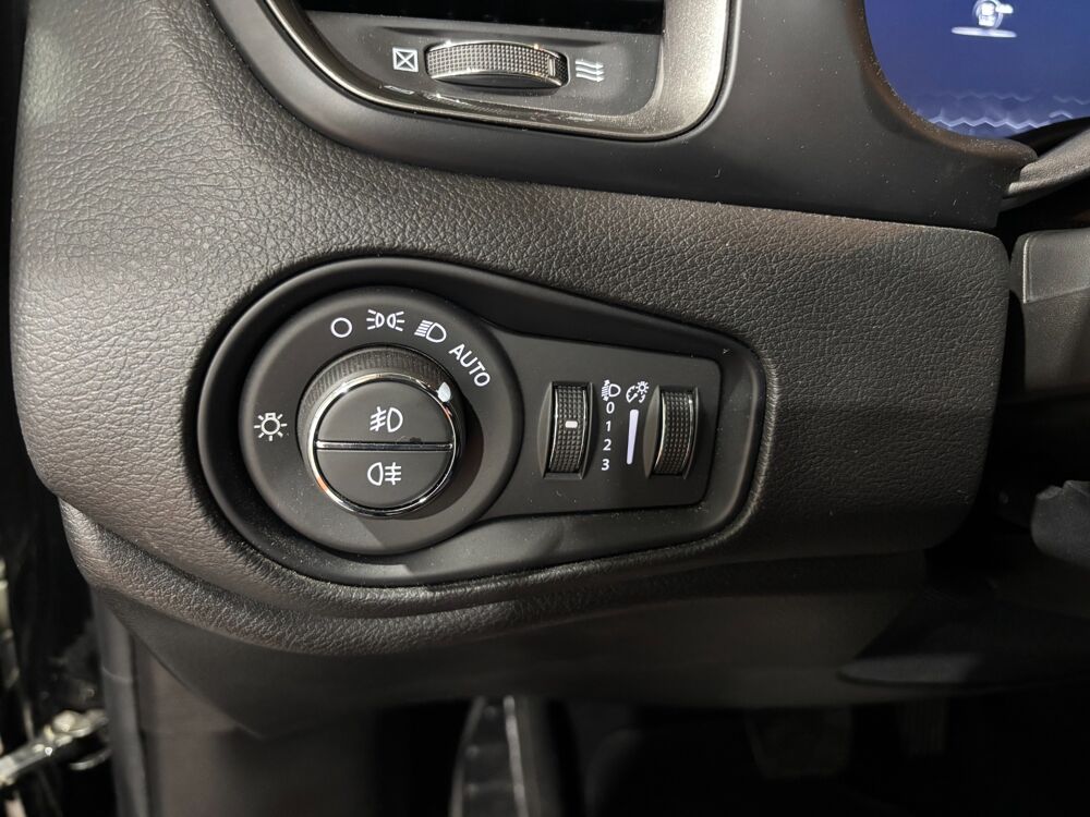 Renegade 1.5 T4 130CV LIMITED MHEV HYBRID 2WD BVa7 2024 occasion 17430 Tonnay-Charente