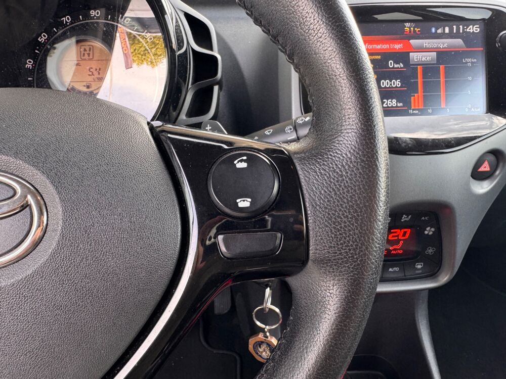 Aygo 1.0 VVTI 70 X-Play X-Shift / CAMERA DE RECUL / CARPLAY / CLI 2021 occasion 26000 Valence