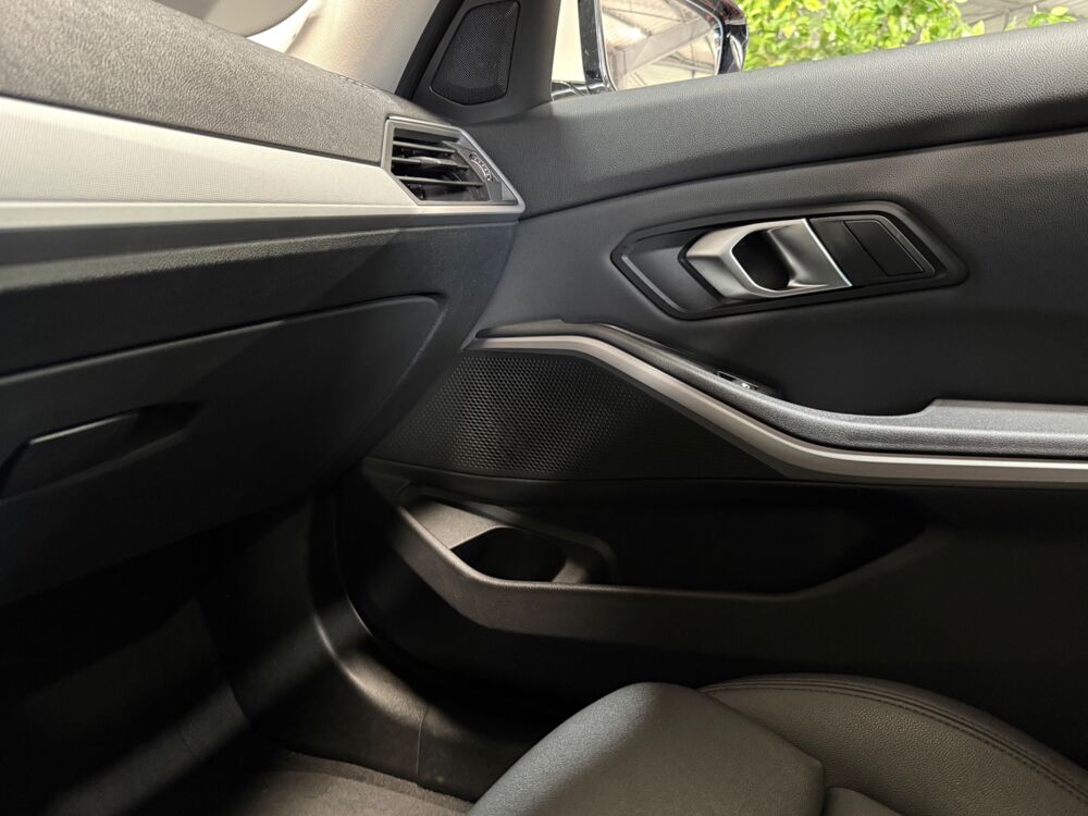 S&eacute;rie 3 2.0 318 D 150 LOUNGE BVA / TOIT OUVRANT / CARPLAY 2020 occasion 29000 Quimper