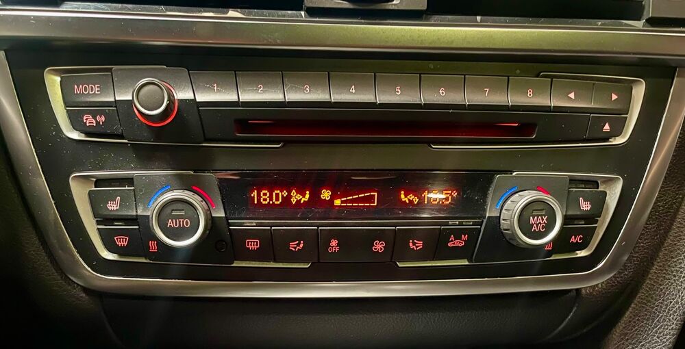 S&eacute;rie 3 320d GT LUXURY ENTRETIEN CONSTRUCTEUR FULL OPTIONS 184ch BVA 2013 occasion 60740 Saint-Maximin