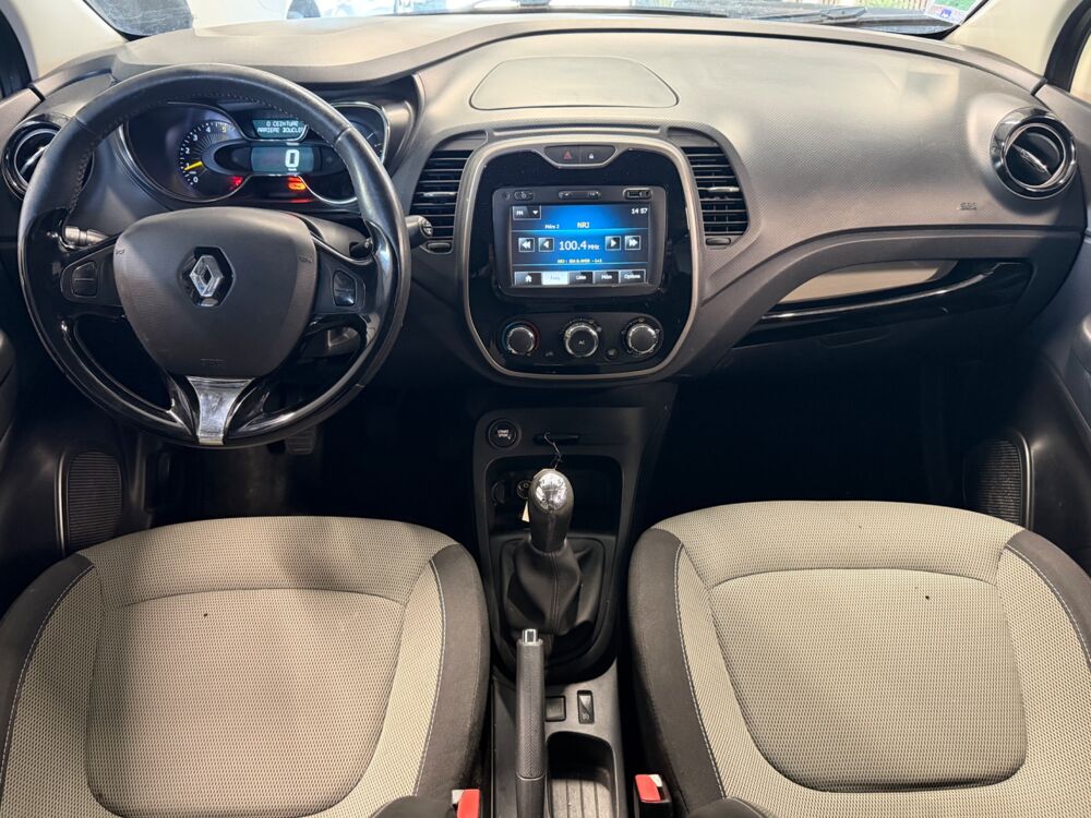 Captur 1.5 DCI 90 ECO - BUSINESS - DISTRIBUTION NEUVE - 4 PNEUS NEU 2014 occasion 79000 Niort