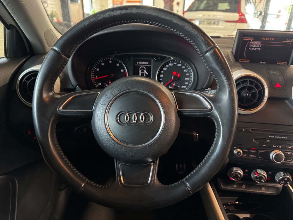 A1 1.2 TFSI 90Ch- AMBITION 2012 occasion 79000 Niort