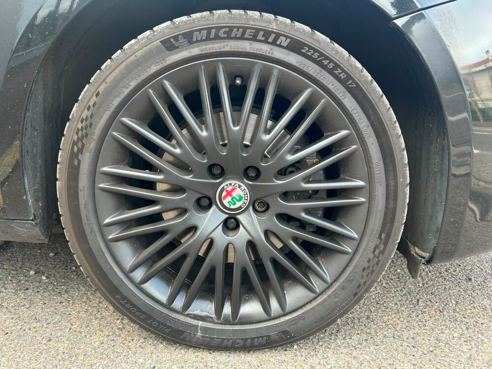 Giulietta 2.0 JTDM 170 CH EXCLUSIVE S&S / DISTRIBUTION + EMBRAYAGE NEU 2012 occasion 40000 Mont-de-Marsan