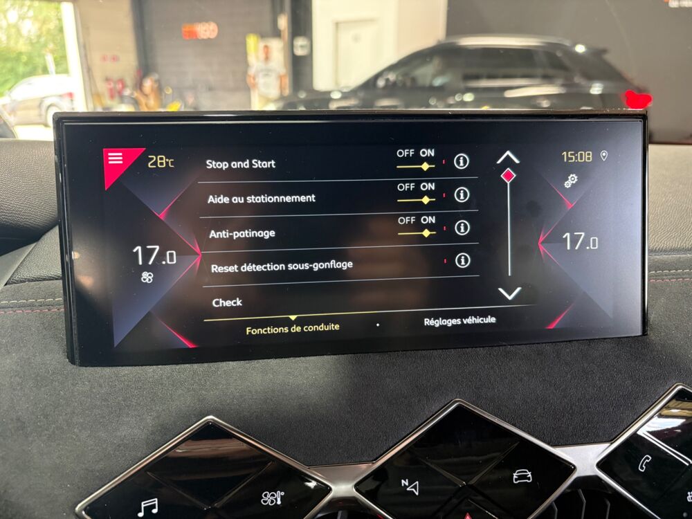 DS3 CROSSBACK 1.5 130 CH PERFORMANCE LINE EAT8 / RADARS AV & AR 2022 occasion 29000 Quimper
