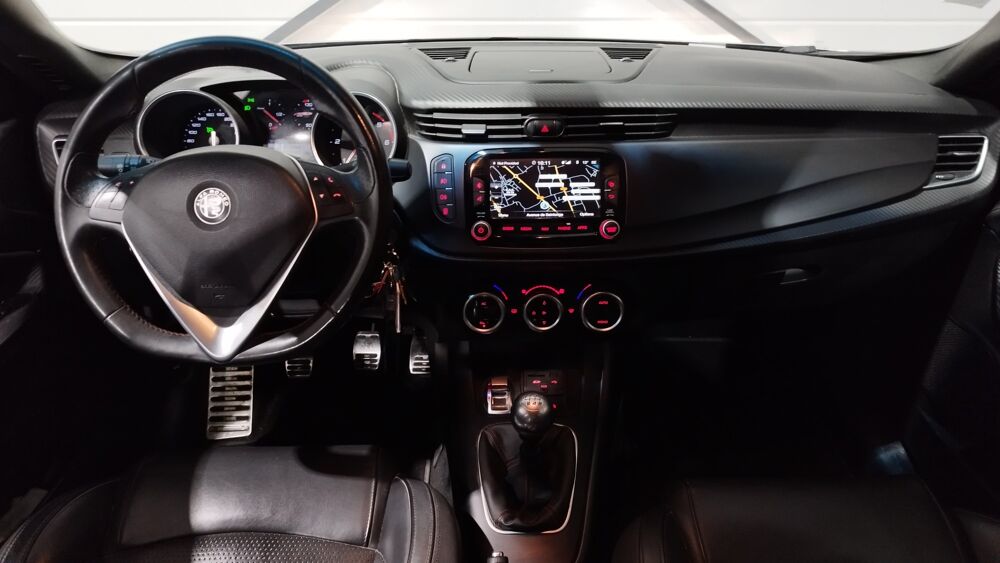 Giulietta 2.0 JTDM 150CH LUSSO / DISTRIBUTION OK / CLIMATISATION AUTO 2017 occasion 17430 Tonnay-Charente