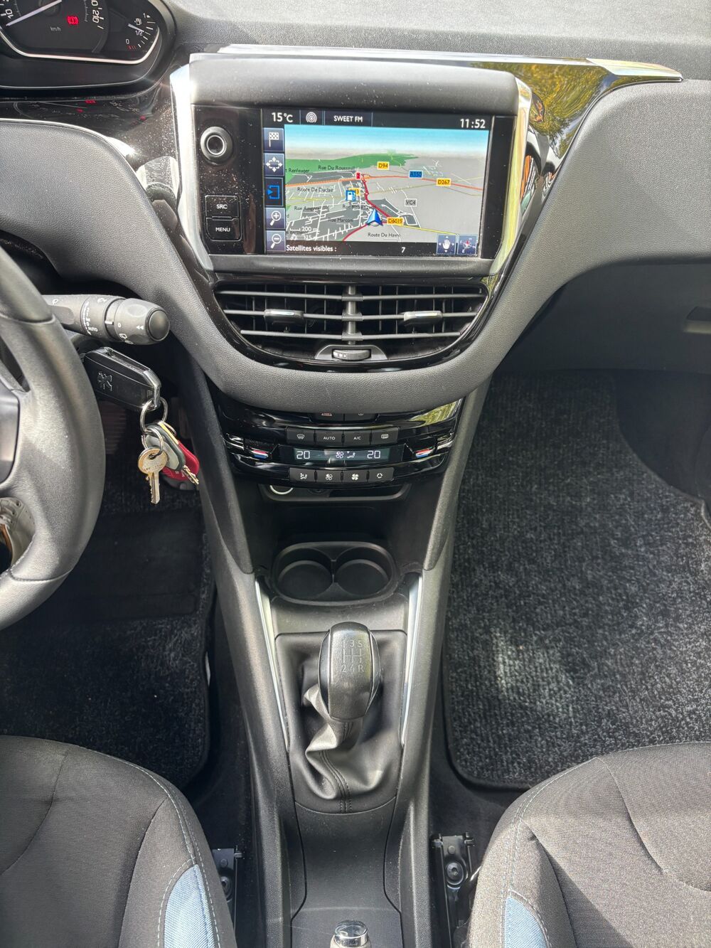 208 GENERATION-I 1.2 VTI 80 ALLURE-TOIT PANORAMIQUE-BLUETOOTH-GP 2014 occasion 76150 Saint-Jean-du-Cardonnay