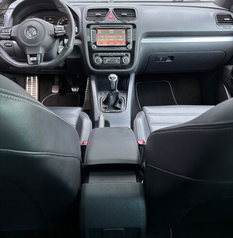 Scirocco R 2.0 TSI 265 Ch - Deuxi&egrave;me mains - Toit ouvrant - Si&egrave;ges ch 2010 occasion 44220 Cou&euml;ron
