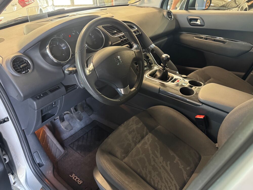 3008 GENERATION-I 1.6 HDI 116 Ch - DISTRIBUTION OK 2013 occasion 79000 Niort