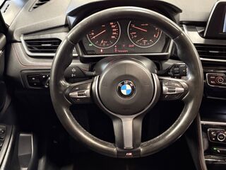 Serie 2 ACTIVE-TOURER 2.0 218 D 150 SPORT - TOIT OUVRANT 2015 occasion 69400 Arnas