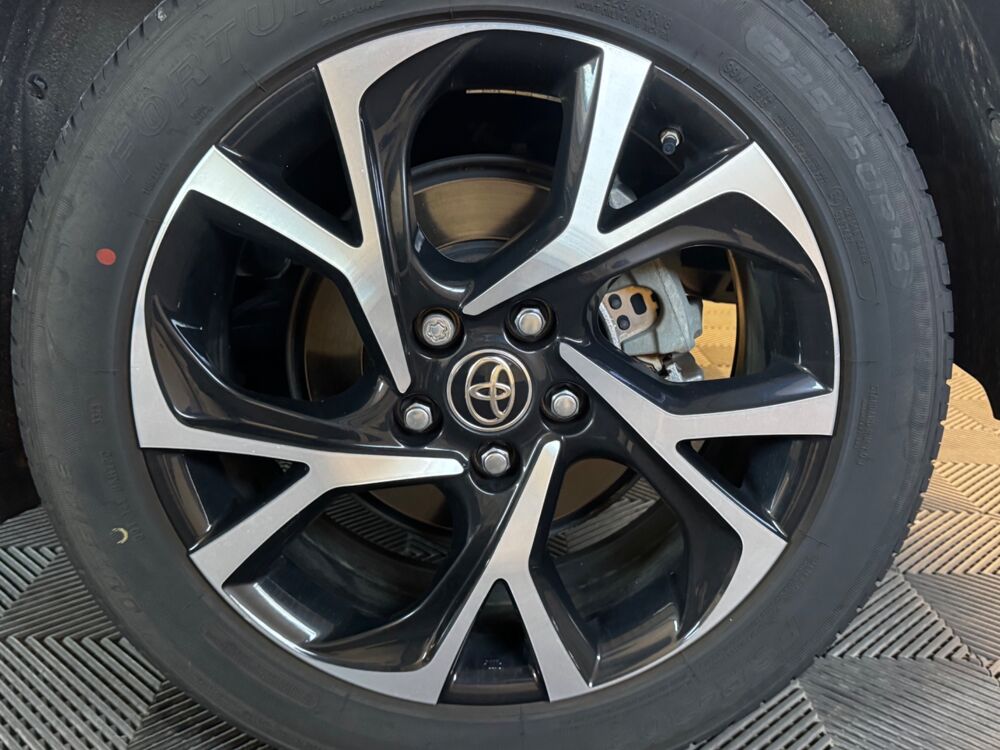 C-HR 1.8 VVT-I 122 Ch 100 FULL-HYBRID 0.85KWH- EDITION- ATTELAGE- 2020 occasion 79000 Niort