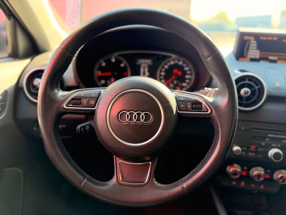 A1 SPORTBACK 1.6 TDI 105Ch AMBITION LUXE - 1ERE MAIN - DISTRIBU 2014 occasion 76150 Saint-Jean-du-Cardonnay