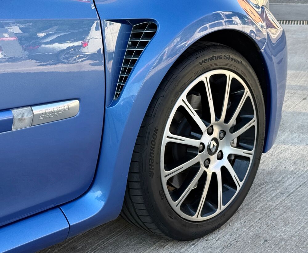 Clio III (2) 2.0 16V 203 RS GORDINI + 1ere MAIN FR + FUTUR COLLEC 2011 occasion 54000 Nancy