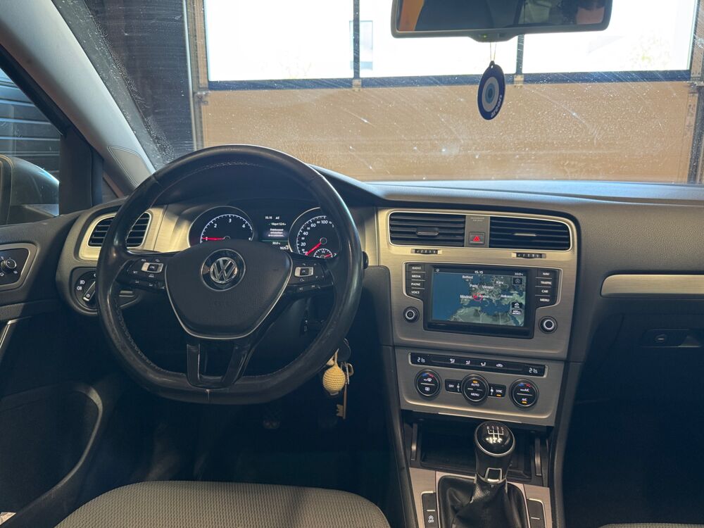 Golf 1.6 TDI 110 BLUEMOTION CONFORT LINE TOIT OUVRANT 2016 occasion 83600 Fr&eacute;jus